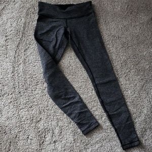 Lululemon size 6 tight